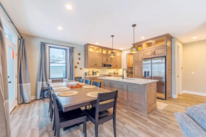 Lakeview Bliss- large home with lake views